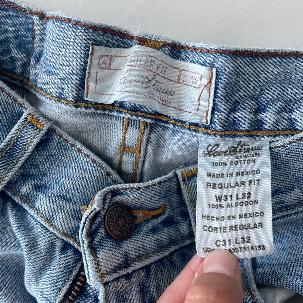 Vintage Levi's high rise light wash denim jeans - Picture 8 of 11